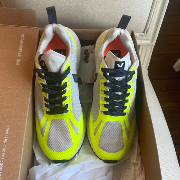 Veja Shoes - Veja Condor Alveomesh. Size 8. Light grey, navy and fluo yellow. New in box.